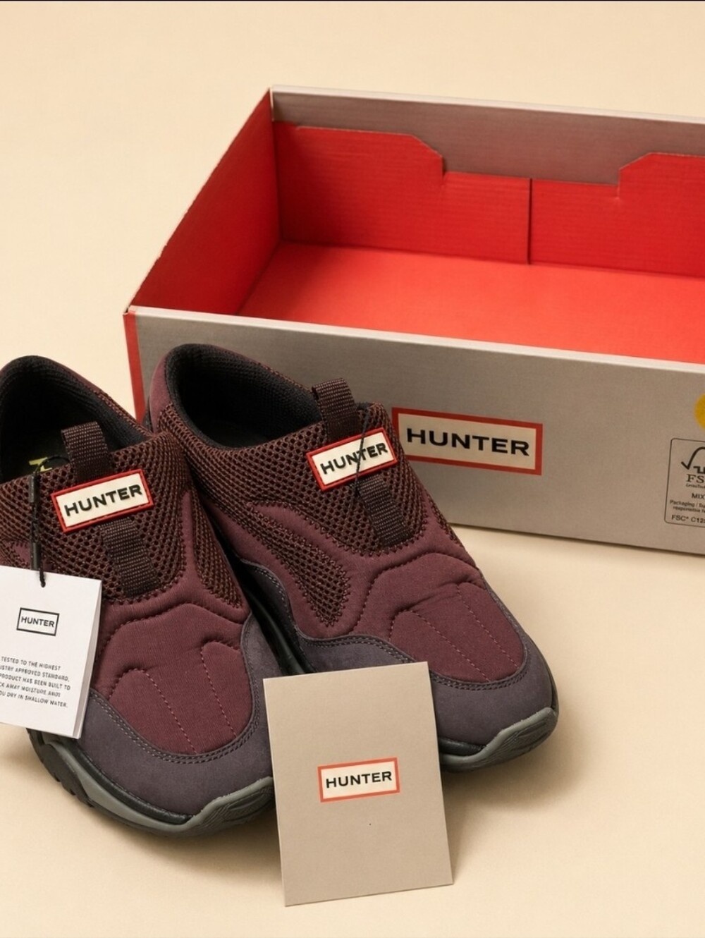 NWT Hunter Darisa Water Repellent Slip On Shoes Dark Red Size 9